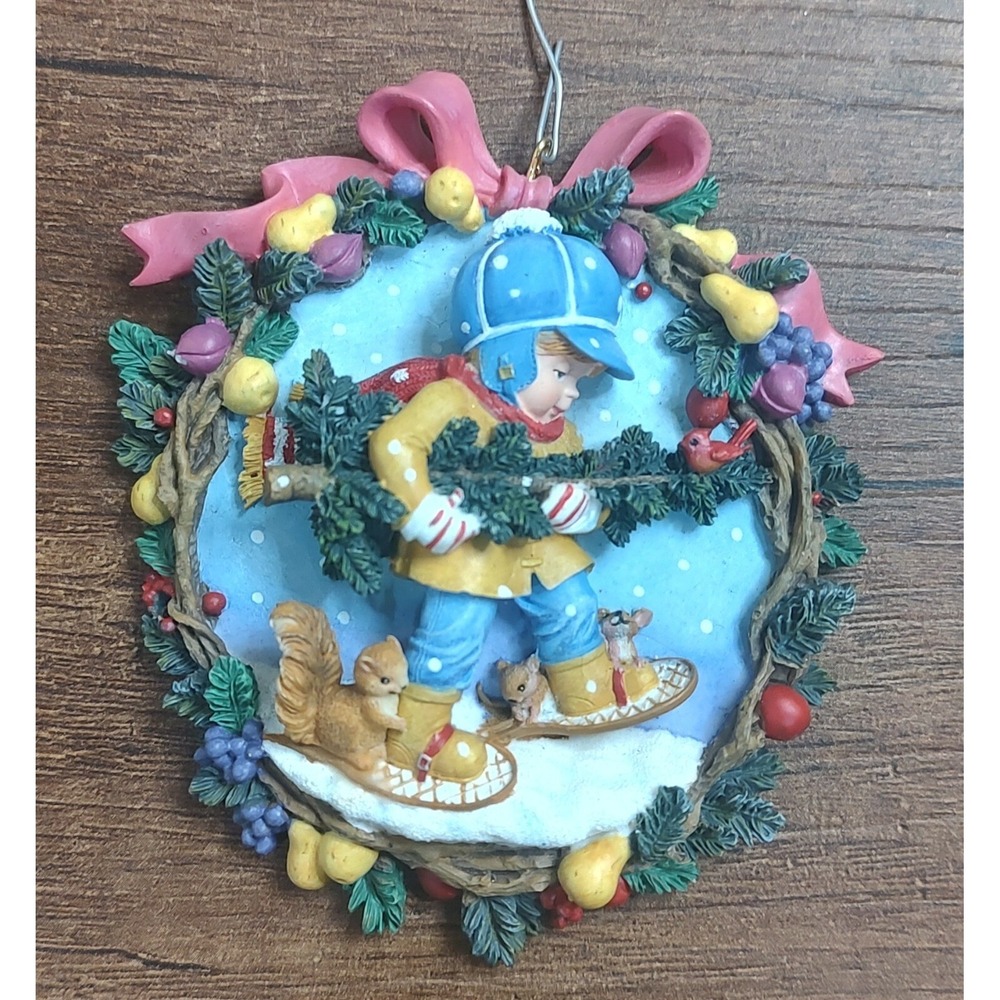 1999 Ashton Drake Christmas Ornament Tree Snow Shoeing Squirrel Chips Wreath A4